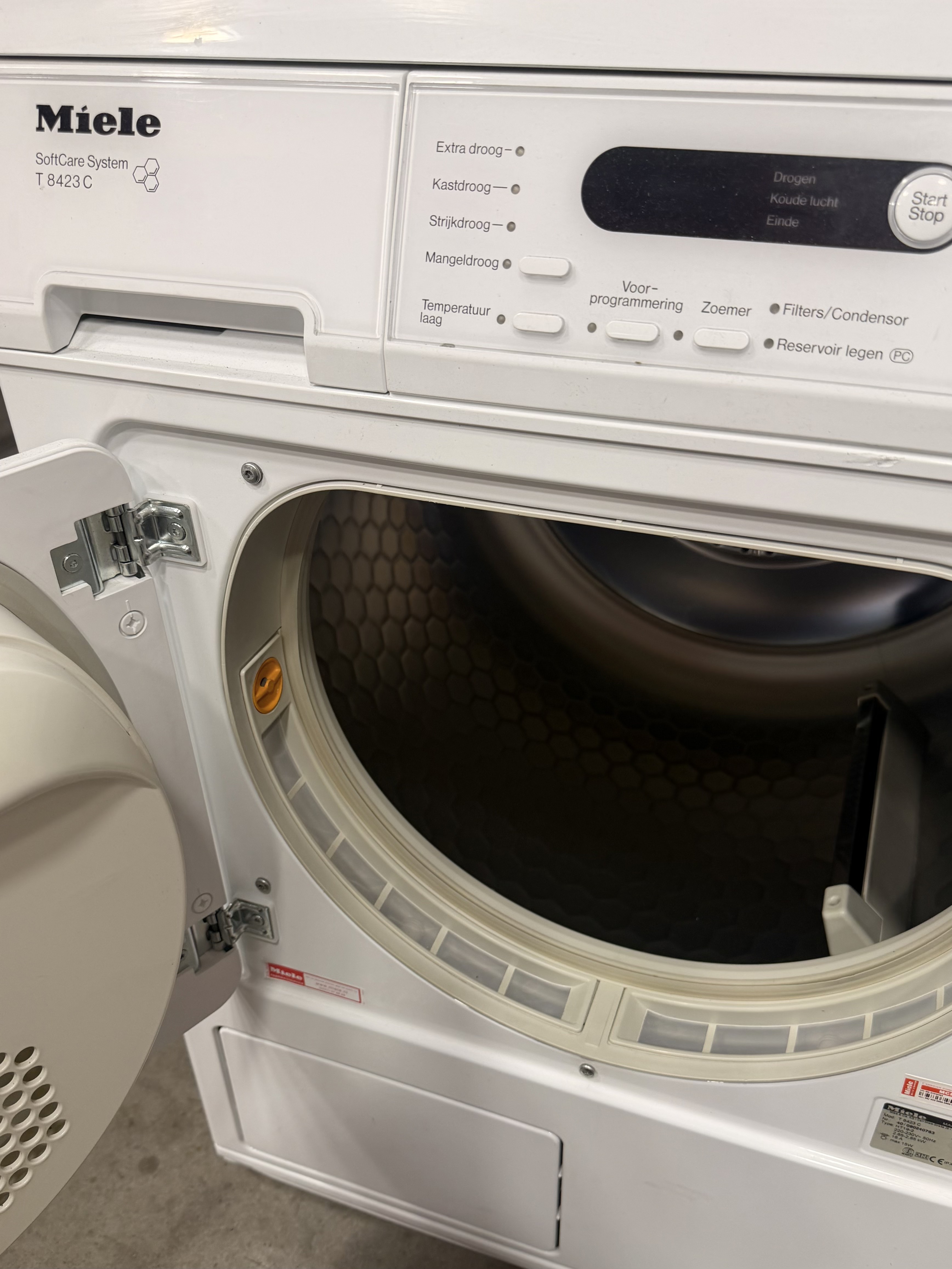 Miele T8423C — продуктова снимка