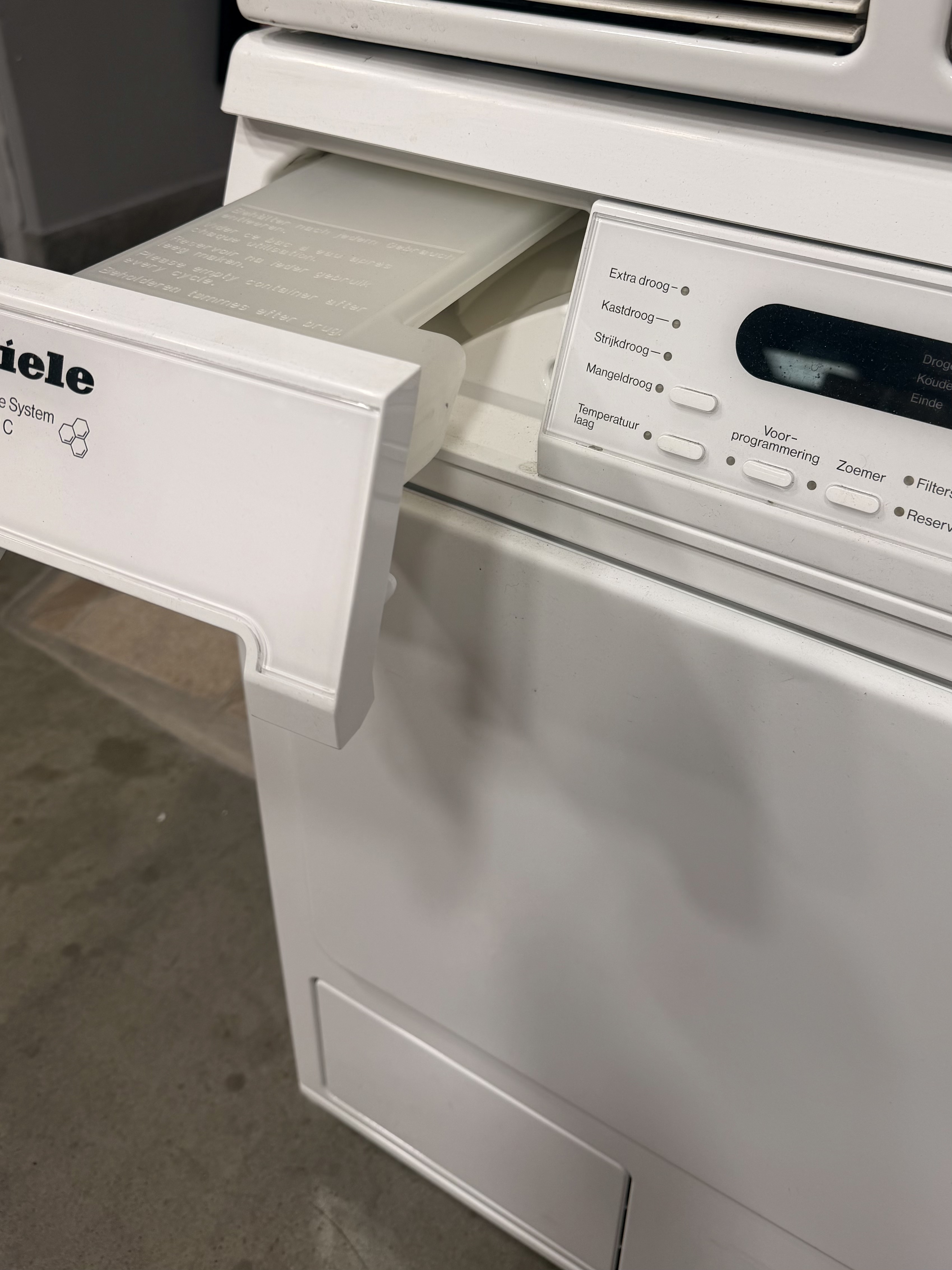 Miele T8423C — продуктова снимка
